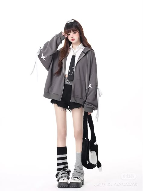 Cute Harajuku Outfits, Hoodie Zip, Pose References, Really Cute Outfits, Fashion Fits, Korean Outfits, Casual Style Outfits, Zip Jacket, Japanese Fashion