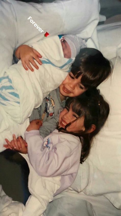 Muito amor em uma foto só Addicted Calloway Sisters, Sibling Pictures, Calloway Sisters, Childhood Pictures, Childhood Photos, Future Mom, Lauren Jauregui, Fifth Harmony