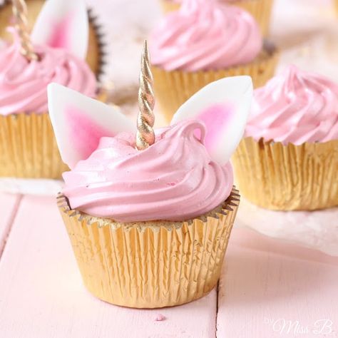 Marshmallow Unicorn, Unicorn Desserts, Diy Unicorn, Marshmallow Cream, Creative Cupcakes, Themed Desserts, Unicorn Cupcakes, Marshmallow Creme, Unicorn Foods