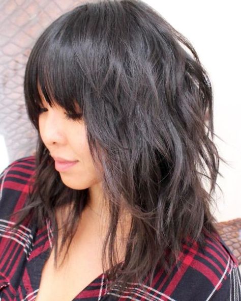 Plus-Size Shag Haircut With Bangs Flattering Hairstyles For Round Faces, Wavy Bob Long, Plus Size Hairstyles, Dunner Wordend Haar, Flattering Hairstyles, Easy Hairstyles For Medium Hair, Round Face Shape, Peinados Fáciles Para Cabello Corto, Round Face Haircuts