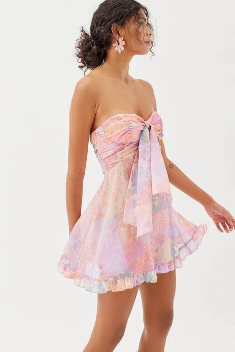 Discover great products at the best prices at Dealmoon. For Love & Lemons Teagan Strapless Paisley Mini Dress. Price:$149.99 at Urban Outfitters Flowy Mini Skirt, Rush Outfits, Taylor Swift Tour Outfits, Preppy Dresses, Paisley Fabric, Grad Dresses, Hoco Dresses, Dance Dresses, Fancy Dresses