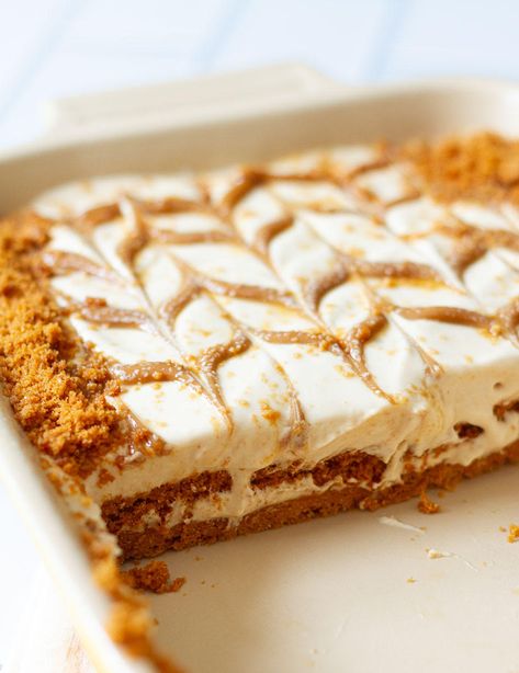 Biscoff Icebox Cake Gingersnap Icebox Cake, Biscoff Layer Dessert, Biscoff No Bake Dessert, Biscoff Ice Cream Cake, Fridge Dessert Recipes, Biscoff Icebox Cake, Biscoff Recipes Easy, Biscoff Lasagne, Biscoff Desserts