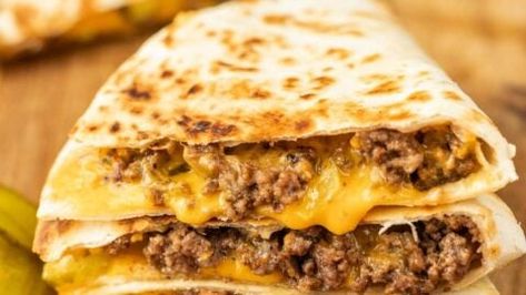 Blackstone Cheeseburger Quesadillas - grillonadime.com Smash Quesadilla, Blackstone Cheeseburger, Cheeseburger Quesadillas, Cheeseburger Quesadilla, Quesadilla Recipes Beef, Sour Cream Chips, Griddle Cooking Recipes, Blackstone Recipes, Blackstone Grill