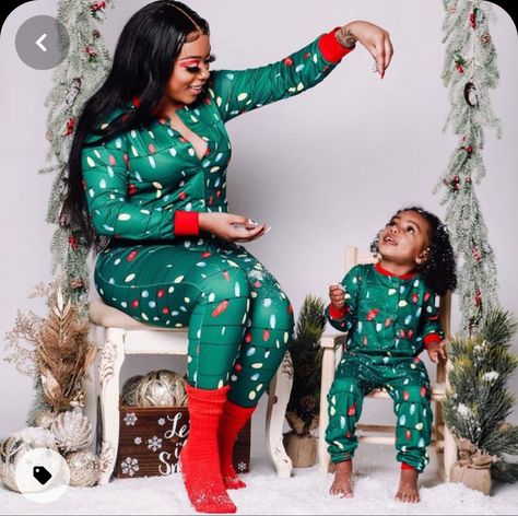 Mommy Daughter Photography, Family Christmas Pictures Outfits, Mommy Daughter Photoshoot, Mommy Daughter Pictures, Mommy Son, Christmas Photo Shoot, Christmas Pictures Outfits, Mommy Daughter Photos, Christmas Baby Pictures