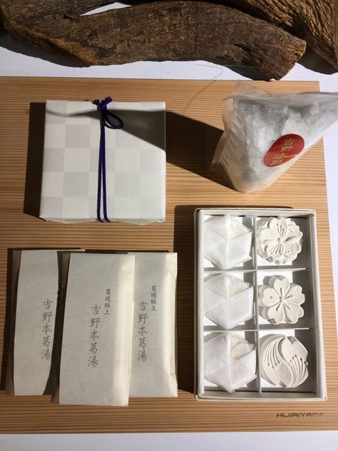 Wagashi Packaging, Japanese Cake, Dessert Packaging, Thai Dessert, Cake Packaging, Tea Culture, Japanese Sweets, Moon Cake, Japanese Crafts