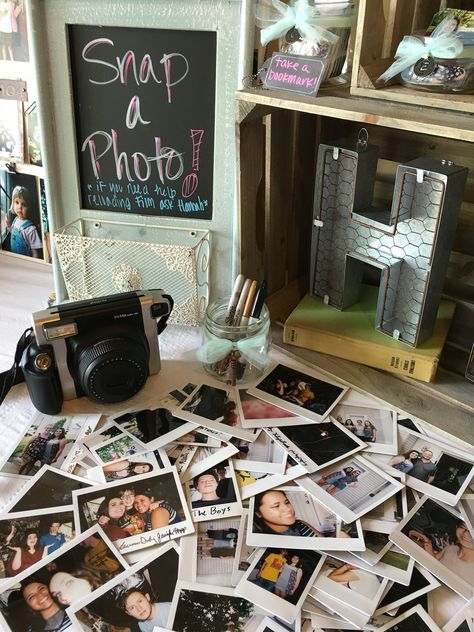 Grad party Polaroid camera 18th Birthday Party Photo Booth, What To Do At A Sweet Sixteen Party, 18th Bday Activities, Poloroid Pictures Ideas Party, 15 B Day Party Ideas, Big 18th Birthday Party Ideas, 18th Bday Ideas Decor, 18rh Birthday Ideas, 13 Birthday Games Ideas