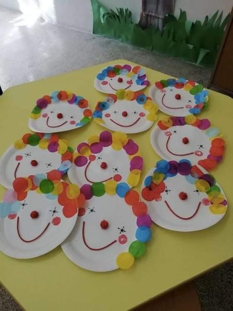 Clown Crafts Preschool, Carnival Theme Crafts, Clown Crafts, Carnival Crafts, Circus Crafts, Bathroom Remodeling Ideas, Adventure Club, Bathroom Remodel Ideas, Hand Crafts For Kids