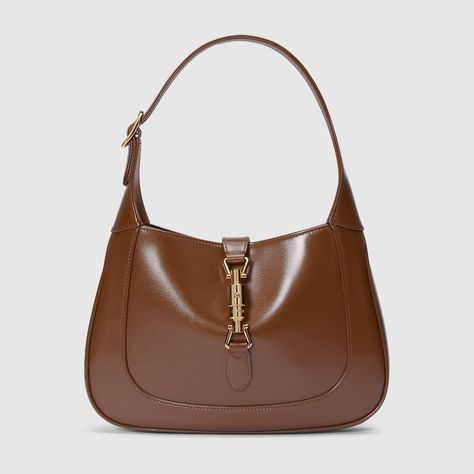 Shop the Jackie 1961 small shoulder bag in brown at GUCCI.COM. Enjoy Free Shipping and Complimentary Gift Wrapping. Jackie Bag Gucci, Timeless Handbags, Wardrobe Revamp, Handbags Gucci, Slouchy Hobo Bag, Dream Bag, Dream Bags, Brown Purse, Planet People