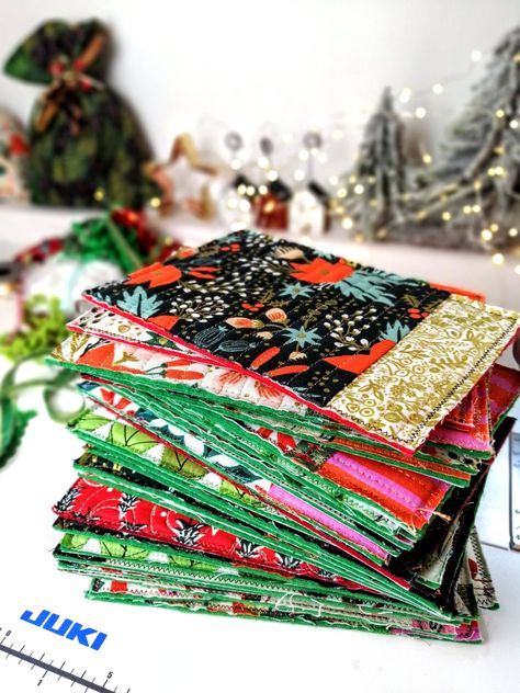 Straight-Line Quilted Christmas Postcards - Juki Club Christmas Fabric Postcard, Christmas Fabric Postcards Ideas, Christmas Fabric Postcards, Christmas Fabric Projects, Quilted Postcards, Send A Hug, Christmas Postcards, Fabric Postcards, Straight Line Quilting