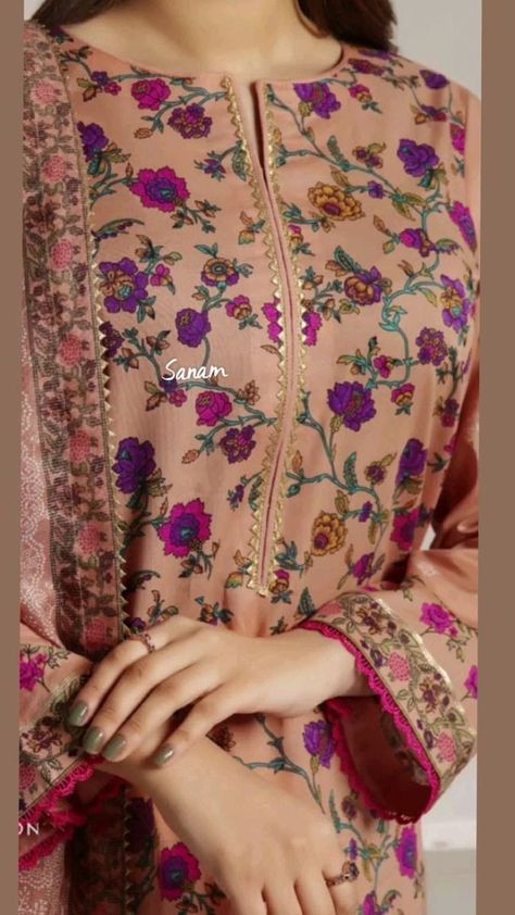 Neck New Designs For Kurtis, Pakistani Kurta Neck Design With Lace, Lawn Shirts Stitching Ideas, Kurta Gala Design, Gala Design Simple, Lace Suits For Women, Nack Design For Kurti, Simple Neck Designs For Kurti, Stylish Neck Designs