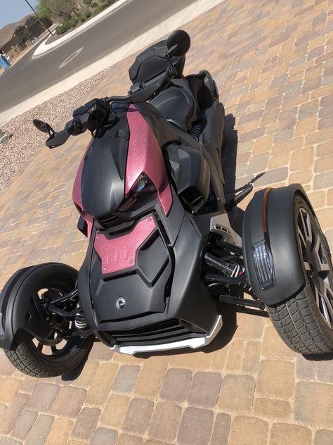 Three Wheel Motorcycles, Three Wheel Bicycle, Morgan Cars, Can Am Spyder, Motorbike Design, Third Wheel, 3rd Wheel, Custom Motorcycle, Open Road