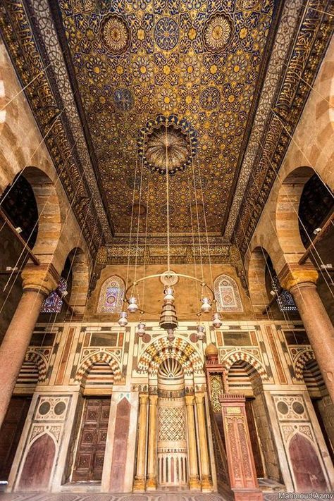 Sultan Barqooq Masjid & school - old Egypt Old Egypt Aesthetic, Egyptian Mosque, Ancient Buildings Architecture, Egypt Theme, Conscious Art, Egypt Aesthetic, Glass Photography, Old Egypt, Beautiful Mosques