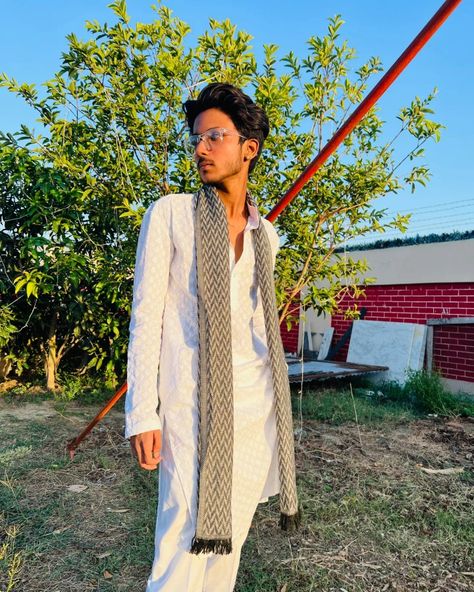 Kurta with muffler pakistani style Men Kurta, Pakistani Style, Mens Outfits, Quick Saves