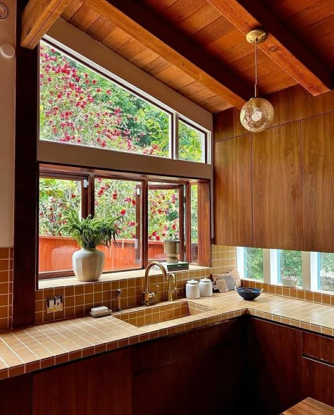 40s Kitchen, 70s Interior, 70s House, 70s Home, Laurel Canyon, Sound Engineer, Dream House Interior, Mid Century Modern House, Mid Century House