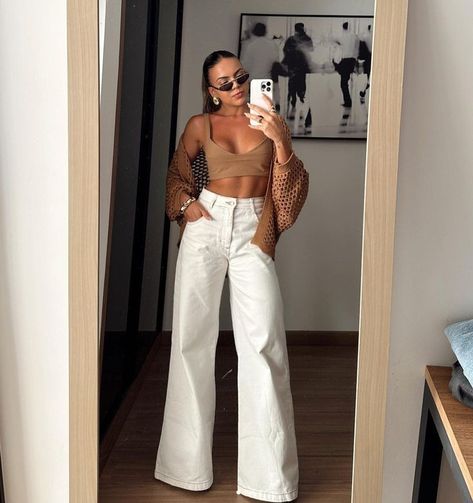 Jeans Blancos Outfit Mujer, What To Wear To Brunch, Brunch Attire, Easy Outfit Ideas, Breezy Outfit, Outfits Con Jeans, 70s Inspired Fashion, Black Bloggers, Brunch Date