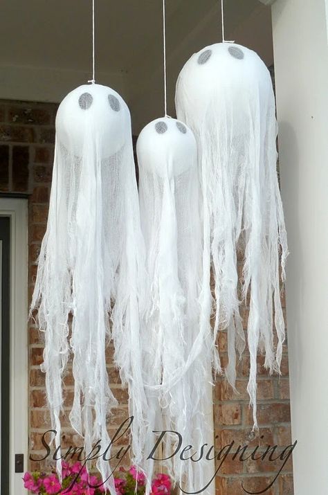 Printable Halloween Decorations, Halloween Diy Outdoor, Cheap Halloween Decorations, Halloween Decor Diy, Image Halloween, Easy Diy Halloween Decorations, Halloween Ghost Decorations, Homemade Halloween Decorations, Hanging Ghosts