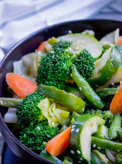 Panda Express Mixed Veggies is a mix of broccoli, zucchini, carrots, string beans and cabbage steamed in chicken stock for added flavor. Asian Steamed Vegetables, Instapot Vegetables, Broccoli Seasoning, Panda Recipes, Copycat Dinner, Mix Vegetable Recipe, Steamed Veggies, Mixed Veggies, Dinner Then Dessert