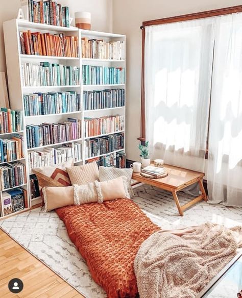 Bookshelves For Small Spaces Bedroom, Small Reading Room Ideas, Bookshelves For Small Spaces, Cosy Reading Corner, Living Room Nook, Bedroom Nook, Cozy Reading Corners, Home Library Design, Reading Corner