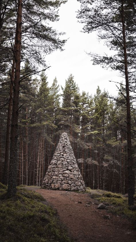 Cairn Stones, Rock Cairns, Scotland Hiking, Stone Cairns, Mural Inspiration, Tam O' Shanter, The British Royal Family, Scotland Castles, Trash Art