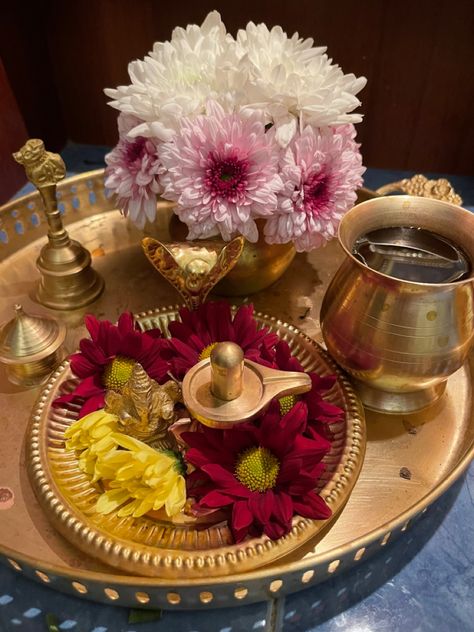 Prayer Aesthetic Hindu, Sanatan Aesthetic, Shiv Puja, Tamil Puthandu, Prayer Altar, Small Altar, Mandir Decoration, Janmashtami Decoration, Copper Interior