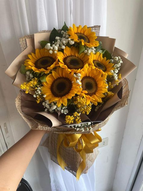 Sun Flowers Bouquet, Yellow Flowers Bouquet, Flower Boquet, Sunflower Wedding Invitations, Fresh Flower Bouquets, Prettiest Bouquet, Sun Flowers, Flower Gift Ideas, Boquette Flowers