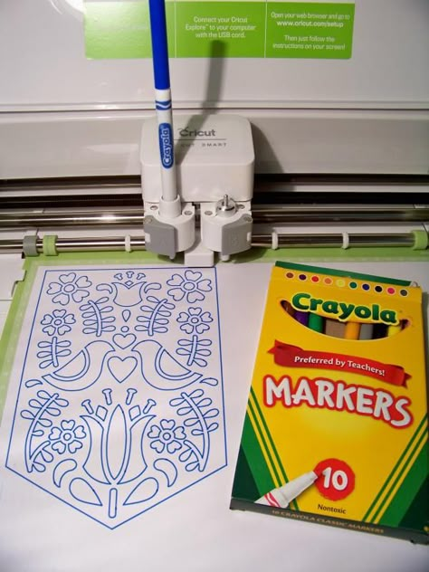 Cricut Hacks, Cricut Cuttlebug, Cricut Supplies, Crayola Markers, Cricut Explore Projects, Writing Fonts, Cricut Air, Cricut Expression, Projets Cricut