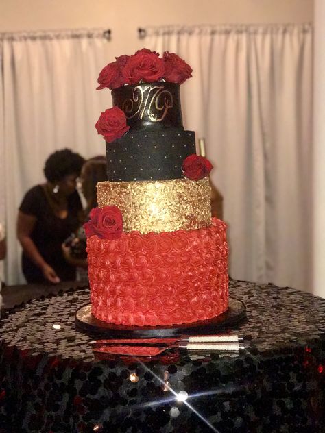 Red Black And Gold 3 Tier Cake, Red Black And Gold Cake, Gold And Red Wedding Cake, 15 Cakes Quinceanera, Gold 3 Tier Cake, Black And Red Wedding Cake, Gold And Red Wedding, Cakes Quinceanera, Red Quince Theme