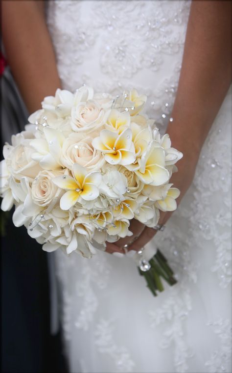 wedding bouquet Plumeria and roses Beachy Bouquet Wedding, Hibiscus Flower Bouquet Wedding, Plumeria Flower Bouquet, Beach Bride Bouquet, Aruba Wedding Flowers, Plumeria Wedding Cake, Beachy Wedding Bouquets, Beachy Wedding Flowers, Plumeria Bouquet Wedding