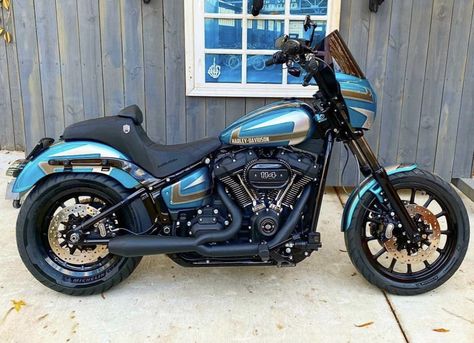 Club Style Softail, Street Bob Club Style, Dyna Club Style, Cool Motorcycle Helmets, Мотоциклы Harley Davidson, Build A Bike, Custom Motorcycles Harley, Biker Lifestyle, Harley Bobber