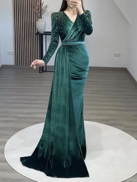 Mermaid / Trumpet Evening Gown Maxi Dress Formal Floor Length Long Sleeve V Neck Velvet with Ruched Pearls 2023 2023 - US $136.79 Mothers Dresses For Weddings, Elegant Evening Gowns, Black Tie Wedding Guests, Velvet Sleeve, Fall Wedding Guest, Evening Dresses Online, Cheap Evening Dresses, Dresses Formal Elegant, Womens Prom Dresses