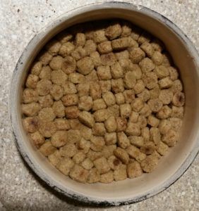 Dog Gravy Recipe, Food For 2, Dog Gravy, Things Dogs Cant Eat, Chicken Dog Food Recipes, Senior Dog Food Recipes, Diy Dog Food, Make Dog Food, Chicken For Dogs