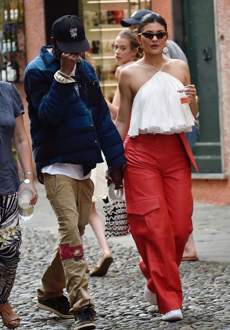 What to Wear in Italy on Vacation, According to Kylie Jenner Kylie Jenner Street Style, What To Wear In Italy, Look Kylie Jenner, Shopping In Italy, Celebrity Style Guide, Robert Kardashian, Kardashian Outfit, Kylie Jenner Outfits, Kylie Jenner Style