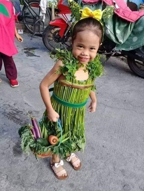 Nutrition Month Costume, Vegetable Dress, Vegetable Costumes, Fall Centerpiece Ideas, Fancy Dress Costumes Kids, Fruit Costumes, Competitions For Kids, Fancy Dress Competition, Flower Costume