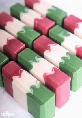 Learn how to make this Cinco de Mayo cold process soap, inspired by the Mexican flag! Christmas Soap Ideas Cold Process, Christmas Cold Process Soap, Christmas Soap Ideas, Cold Process Soap Designs, Soap Queen, Soap Design, Soap Tutorial, Soap Ideas, Christmas Soap