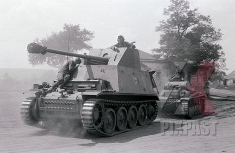 German panzer Marder II ausf D (Sd.Kfz. 132) summer 1942, pulling panzer 2 Cromwell Tank, Stug Iii, Panzer Iii, Tiger Ii, Tank Destroyer, Tiger Tank, Ww2 Tanks, Royal Marines, German Tanks