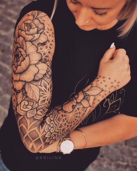 Mandela Tattoo, Mandala Tattoo Sleeve, Arm Sleeve Tattoos For Women, Monster Tattoo, Feminine Tattoo Sleeves, Floral Tattoo Sleeve, Forearm Tattoo Women, Leg Tattoos Women, Tatuaje A Color