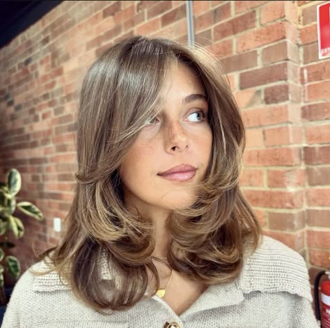 Ideas For Shoulder Length Hair, Haircut Blowout, Shoulder Length Hair With Bangs, Brown Hair Looks, Bangs For Women, Brown Hair Inspo, Short Brown Hair, Hair Inspiration Short, Hair With Bangs