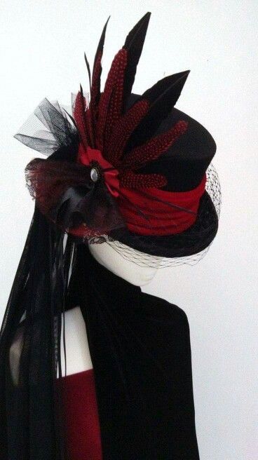 Red Velvet Band, Gothic Style Fashion, Steampunk Mode, Gothic Fashion Victorian, Black Red Wedding, Mode Steampunk, Mad Hatter Hat, Steampunk Dress, Victorian Hats