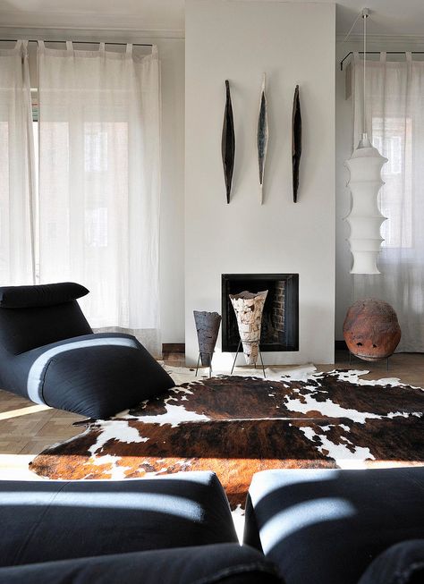 Cow Carpet Living Room, Cow Hide Rug Living Room Modern, Cow Rug Living Room, Milano Apartment, Hide Rug Living Room, Cowhide Rug Living Room, Cow Rug, Cow Skin Rug, Swan House