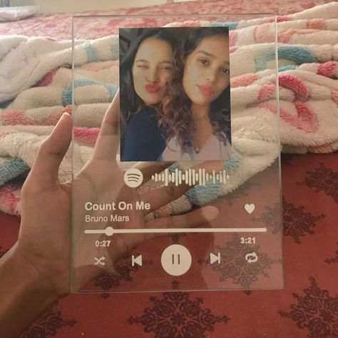 Spotify Clear Frame, Spotify Glass Frame Best Friend, Glass Spotify Frame, Spotify Glass Frame Diy, Customised Gift Ideas, Glass Album Cover, Album Cover Spotify, Spotify Frame, Beat Friends