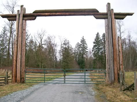 This is a large ranch-style gate we installed at our property in Langley. It is a bold look, but it also fits in with our country theme. Farm Gates Entrance, Ranch Entrance Ideas, Ranch Entrance, Cedar Fencing, Ranch Fencing, Farm Entrance, Ranch Gates, Telephone Pole, Driveway Entrance