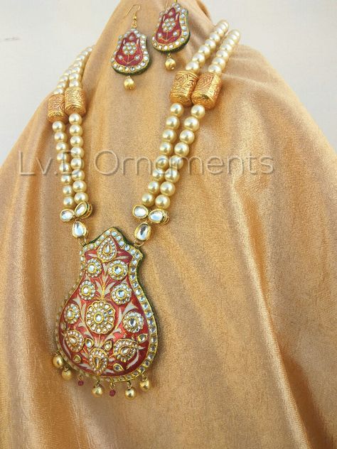 Latest Kundan Meena Set . Exclusively Availability at LVD Ornaments. Experts of Exporting Products. Whatsapp @+918239786720 #meenakari #kundan meena #bridalset Kundan Meena Jewellery, Kundan Pandent, Meenakari Jewellery, Meenakari Earrings, Diamond Pendant Jewelry, Delicate Gold Jewelry, Bridal Jewelry Vintage, 22k Gold Jewelry, Antique Bridal Jewelry