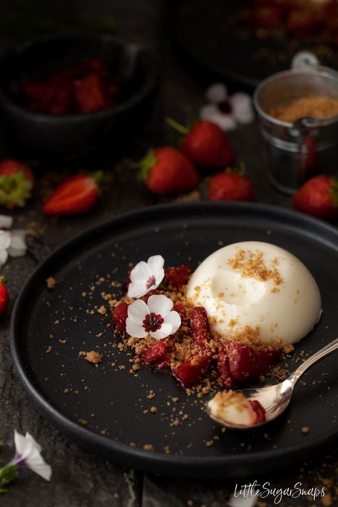 Tonka Bean Recipes, Gourmet Food Plating, Fine Dining Desserts, Dessert Presentation, Roasted Strawberries, Gourmet Desserts, Creamy Desserts, Fancy Desserts, Plated Desserts