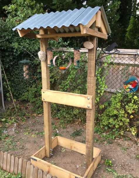 Covered Bird Feeding Station Ideas Diy, Birdfeeder Pole Ideas, Covered Bird Feeder Station Ideas, Bird Feeder Station Ideas, Bird Feeder Stands, Bird Feeder Station, Backyard Birds Sanctuary, Backyard Birds Feeders, Brick Garden Edging