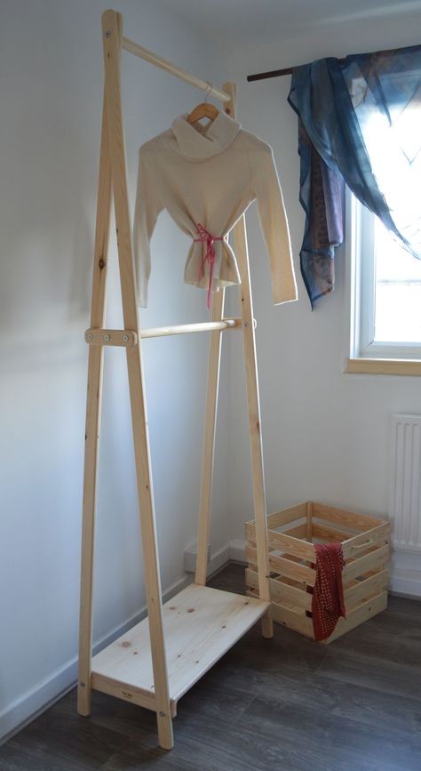 Clothing Rack Bedroom, Rustic Furniture Design, Diy Clothes Rack, Small Kids Room, Clothing Racks, Retail Store Display, Clothes Organization Diy, Wood Clothes, Flat Pack Furniture