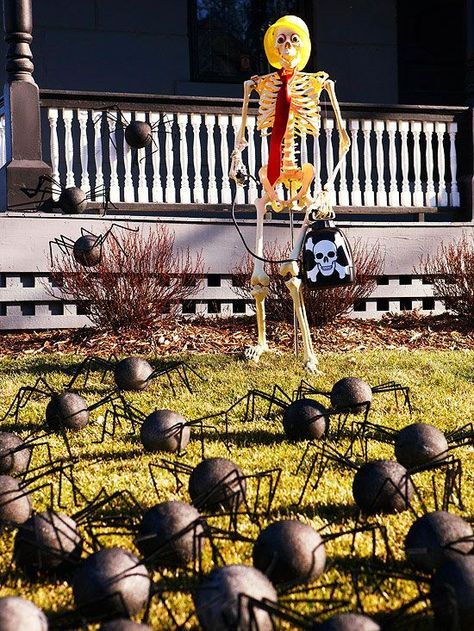 Hilarious Skeleton Decorations For Your Yard on Halloween - Kid Friendly Things To Do .com | Kid Friendly Things to Do.com - Crafts, Recipes, Fun Foods, Party Ideas, DIY, Home & Garden Skeleton Scenes, Front Yard Halloween Decorations, Diy Halloween Door Decorations, Halloween Yard Displays, Halloween Diy Door, Halloween Front Door Decorations, Halloween Front Doors, Fairy Halloween Costumes, Skeleton Decorations