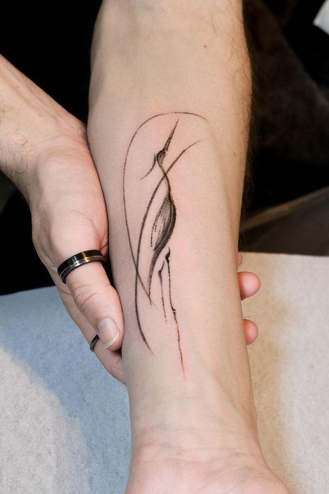 Heron Tattoo Back, 2 Cranes Tattoo, Water Bird Tattoo, Blue Heron Tattoos, Sumi E Tattoo, Heron Back Tattoo, Blue Heron Tattoo Small, Crane Tattoo Arm, Heron Tattoo Simple