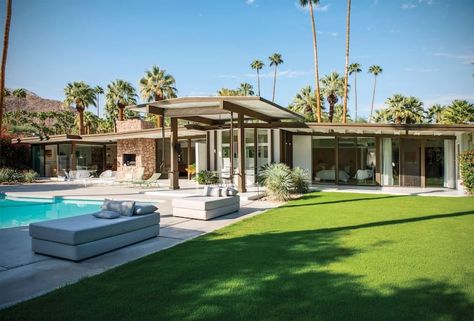 Kirk Douglas House in Palm Springs Undergoes Thoughtful Renovation Outdoor Tile Patio, Douglas House, Palm Springs Architecture, Mid Century Modern Exterior, Outdoor Porcelain Tile, Midcentury Architecture, Palm Springs Bachelorette, Mandarin Stone, Harrison Design