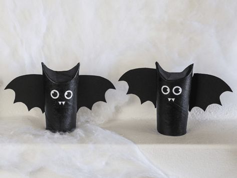 Kids Zombie Party, Zombie Party Decorations, Diy Halloween Dekoration, Diy Halloween Party, Office Halloween Decorations, Halloween Party Decor Diy, Homemade Halloween Decorations, Halloween Arts And Crafts, Easy Halloween Decorations