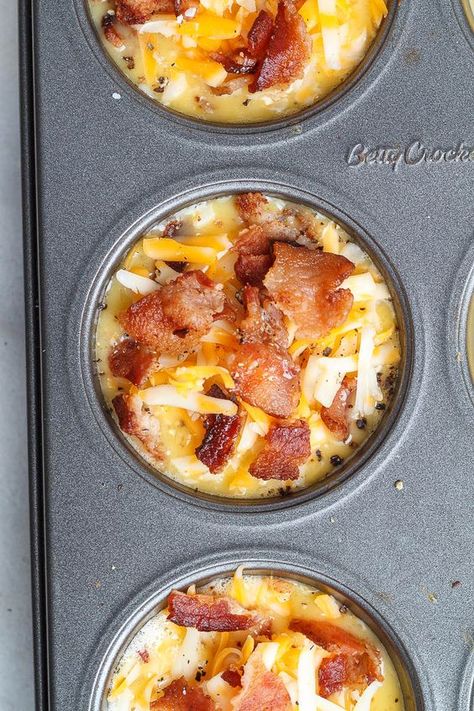 Cheesy Bacon Egg Muffins - Low in carbs and high in protein - The perfect make-ahead breakfast for on the go. Breakfast For On The Go, Bacon Egg Muffins, Egg Muffins Recipe, Desayuno Keto, Deep Cleaning Hacks, Cheesy Bacon, Egg Muffins, Best Breakfast Recipes, Breakfast On The Go